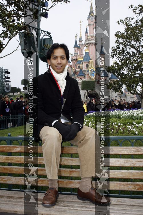Parijs 31 maart 2007
Wibi Soerjadi in disneyland parijs bij het 15 jarig bestaan.