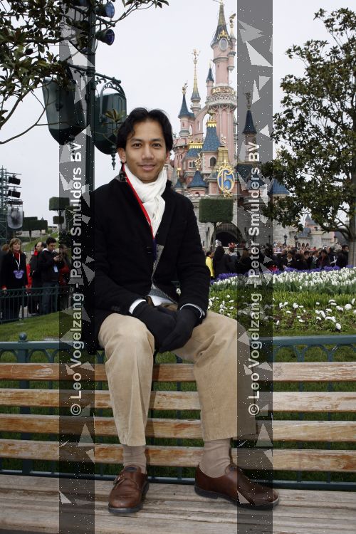 Parijs 31 maart 2007
Wibi Soerjadi in disneyland parijs bij het 15 jarig bestaan.