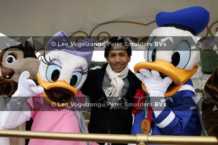 Parijs 31 maart 2007
Wibi Soerjadi in disneyland parijs bij het 15 jarig bestaan.