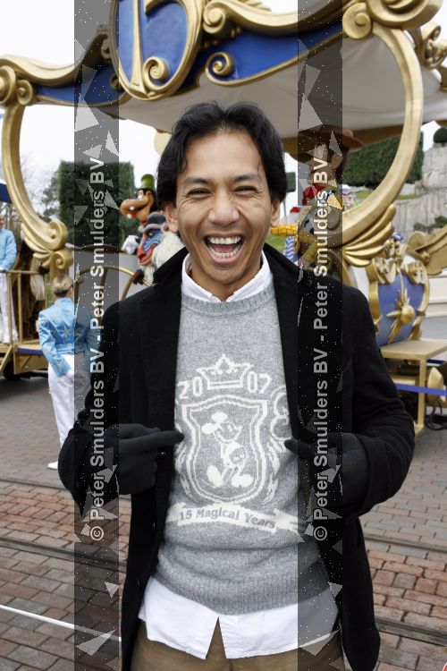 Parijs 31 maart 2007
Wibi Soerjadi in disneyland parijs bij het 15 jarig bestaan.
