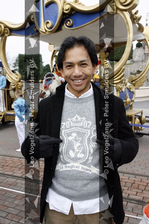 Parijs 31 maart 2007
Wibi Soerjadi in disneyland parijs bij het 15 jarig bestaan.