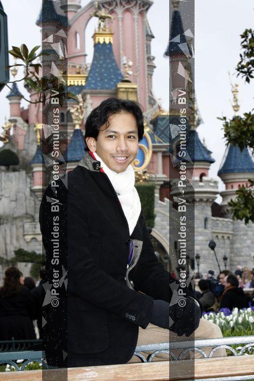 Parijs 31 maart 2007
Wibi Soerjadi in disneyland parijs bij het 15 jarig bestaan.