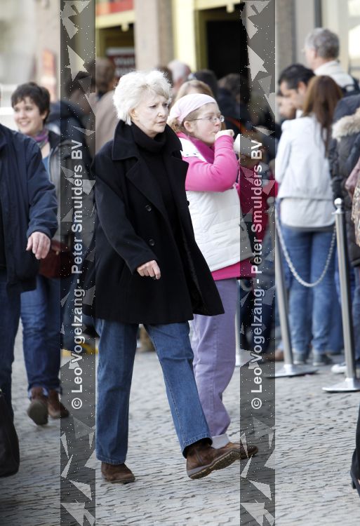 Amsterdam 6 april 2010
Adele Bloemendaal aan het wandelen in Amsterdam.
Peter Smulders bv