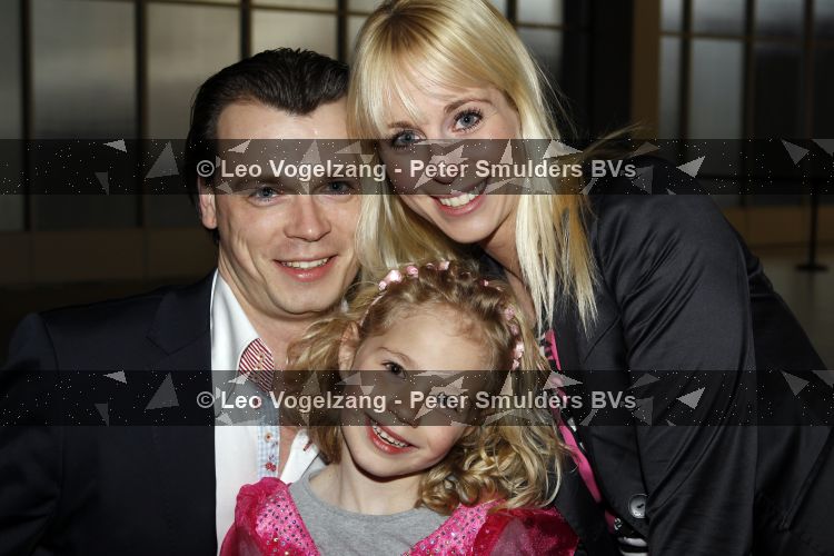 Amsterdam 1 april 2010
Premiere disney on ice in de rai. Alexandra Alphenaar met vriend en zijn dochter
Peter Smulders bv