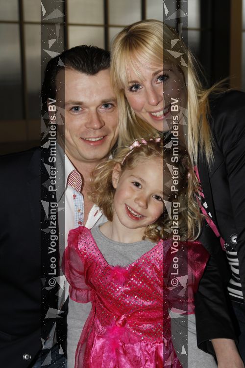 Amsterdam 1 april 2010
Premiere disney on ice in de rai. Alexandra Alphenaar met vriend en zijn dochter
Peter Smulders bv