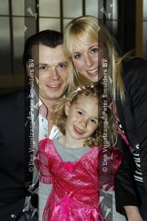 Amsterdam 1 april 2010
Premiere disney on ice in de rai. Alexandra Alphenaar met vriend en zijn dochter
Peter Smulders bv