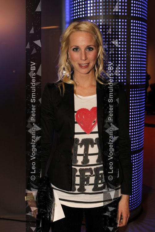 Amsterdam 26 maart 2010
Premiere Michael jackson in de heineken music hall. Alexandra Alphenaar met vriend
Peter Smulders bv