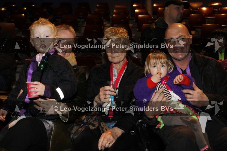 Harderwijk 20 maart 2010
Premiere show in het dolfinarium. Andre Kuipers met vrouw en kinderen
Peter Smulders bv
