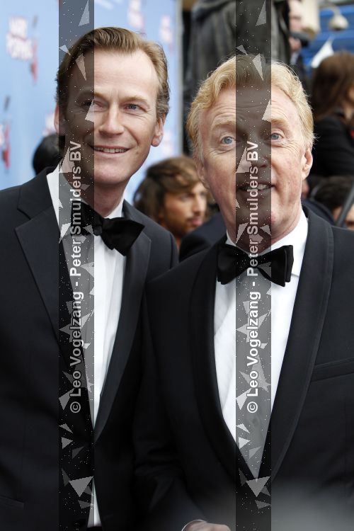Scheveningen 11 april 2010
Premiere Mary Poppins in het circustheater. Andre v Duin met partner
Peter Smulders bv