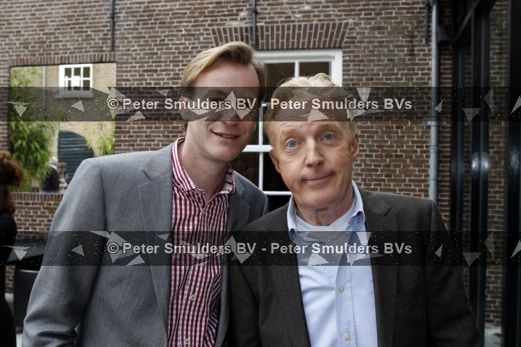 Naarden 18 maart 2010
Surprise feestje voor ivo niehe ivm 35 jaar werken voor de tros bij het arsenaal.
Peter Smulders bv