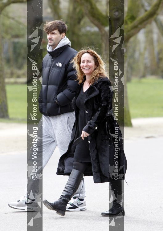 Amsterdam 5 april 2010
Angela Groothuizen met een kennis in het vondelpark.
Peter Smulders bv