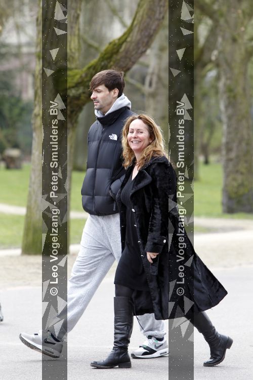 Amsterdam 5 april 2010
Angela Groothuizen met een kennis in het vondelpark.
Peter Smulders bv