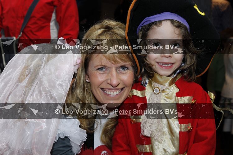 Uden 5 april 2010
Premiere Piet Piraat. Anky v Grunsven met zoon en dochter
Peter Smulders bv