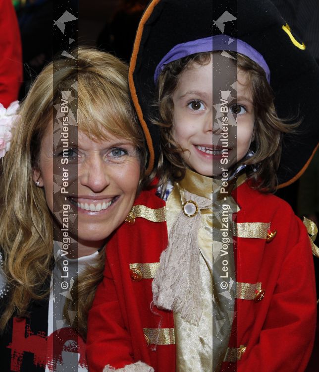 Uden 5 april 2010
Premiere Piet Piraat. Anky v Grunsven met zoon en dochter
Peter Smulders bv