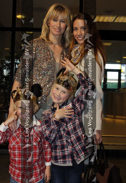 Amsterdam 1 april 2010
Premiere disney on ice in de rai. Anouk Smulders met max en Renee Vervoorn met dochter Renee
Peter Smulders bv