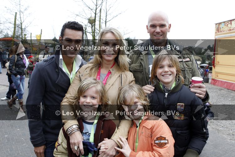 Harderwijk 20 maart 2010
Premiere show in het dolfinarium. Astrid en Rob Bos met kids
Peter Smulders bv