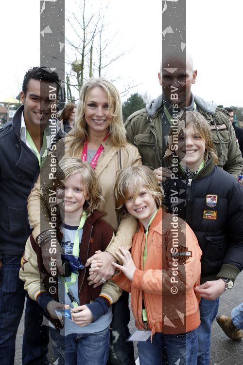 Harderwijk 20 maart 2010
Premiere show in het dolfinarium. Astrid en Rob Bos met kids
Peter Smulders bv