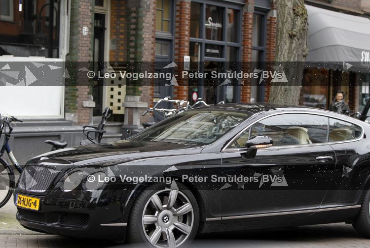Amsterdam 13 maart 2010
Badr Hari met zijn vriendin Chantal in bentley sport op de cornelis schuytstraat.
Peter Smulders bv