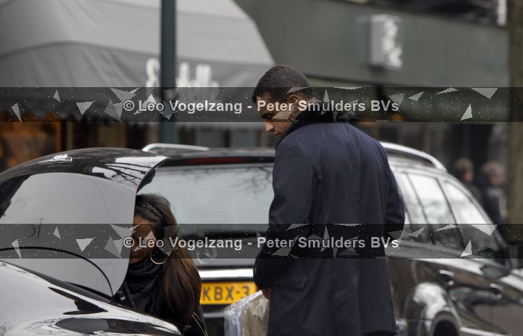 Amsterdam 13 maart 2010
Badr Hari met zijn vriendin Chantal in bentley sport op de cornelis schuytstraat.
Peter Smulders bv