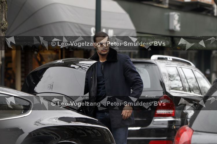 Amsterdam 13 maart 2010
Badr Hari met zijn vriendin Chantal in bentley sport op de cornelis schuytstraat.
Peter Smulders bv