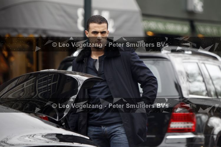 Amsterdam 13 maart 2010
Badr Hari met zijn vriendin Chantal in bentley sport op de cornelis schuytstraat.
Peter Smulders bv