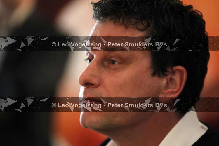 Naarden Vesting 11 maart 2010
Jan des Bouvrie geeft bij het arsenaal een persconferentie inzake zijn arrestatie door de politie. Bart Mos
Peter Smulders bv