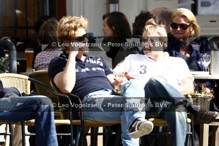 Amsterdam 28 mei 2009
Bastiaan Ragas met zijn schoonvader en zwager op terras.
Peter Smulders bv