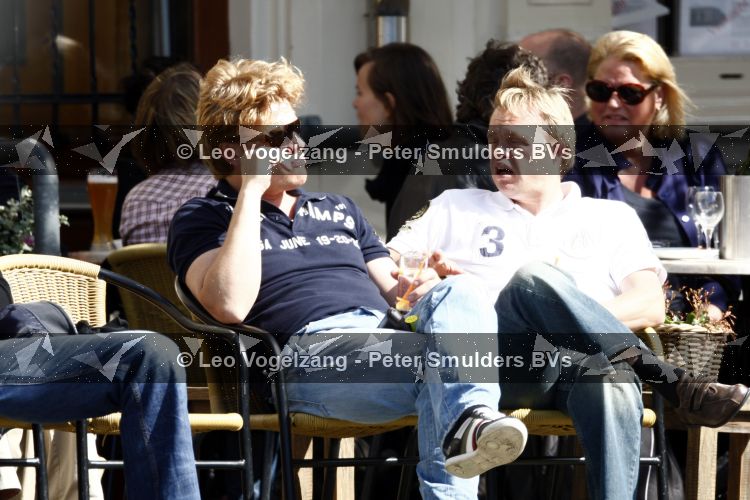 Amsterdam 28 mei 2009
Bastiaan Ragas met zijn schoonvader en zwager op terras.
Peter Smulders bv
