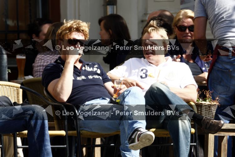 Amsterdam 28 mei 2009
Bastiaan Ragas met zijn schoonvader en zwager op terras.
Peter Smulders bv