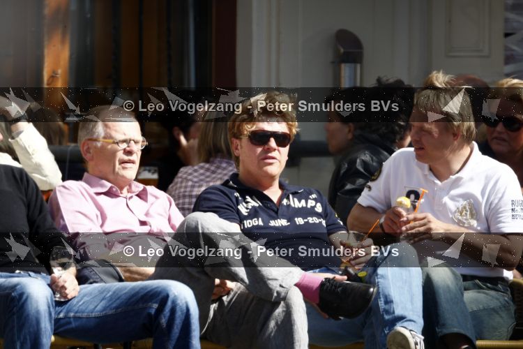 Amsterdam 28 mei 2009
Bastiaan Ragas met zijn schoonvader en zwager op terras.
Peter Smulders bv
