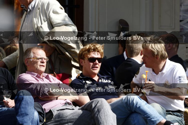 Amsterdam 28 mei 2009
Bastiaan Ragas met zijn schoonvader en zwager op terras.
Peter Smulders bv