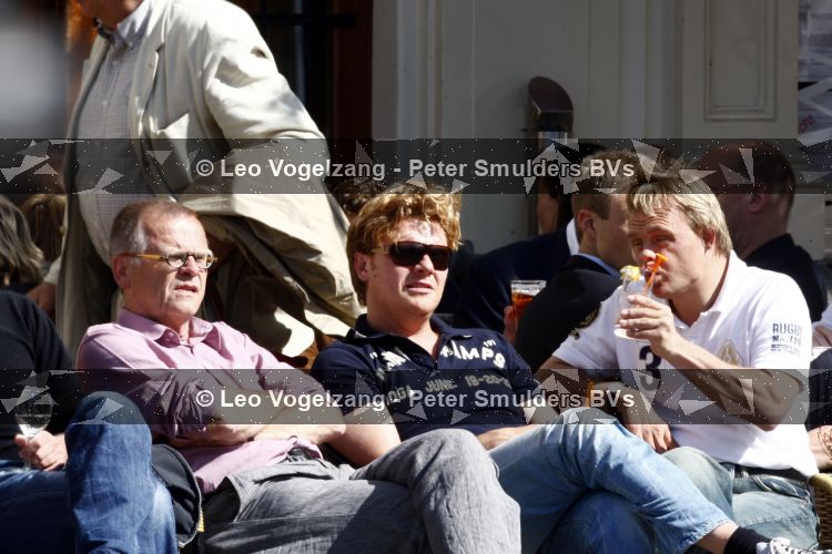 Amsterdam 28 mei 2009
Bastiaan Ragas met zijn schoonvader en zwager op terras.
Peter Smulders bv