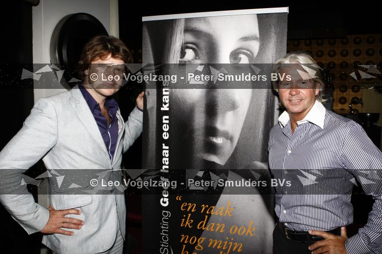 Amsterdam 28 mei 2009
Presentatie cd Dries Roelvink bij Panama. Beua v Erven Dorens reikt hem uit.
Peter Smulders bv