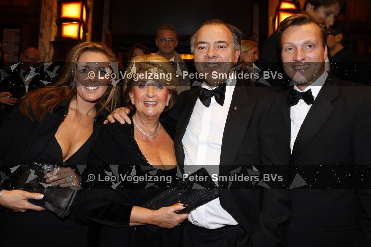 Amsterdam 16 november 2009
Premiere komt een vrouw bij de dochter in Tuschinski. Benno en Kitty Leeser en David en Gitta Bijlsma
Peter Smulders bv