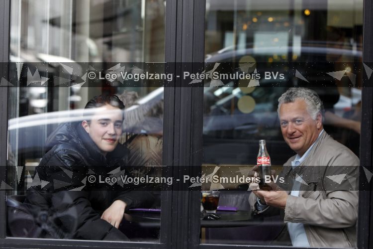Amsterdam 27 maart 2010
Bram en Nathan Moszkowicz drinken een cola tje op de pc hooftstraat.
Peter Smulders bv
