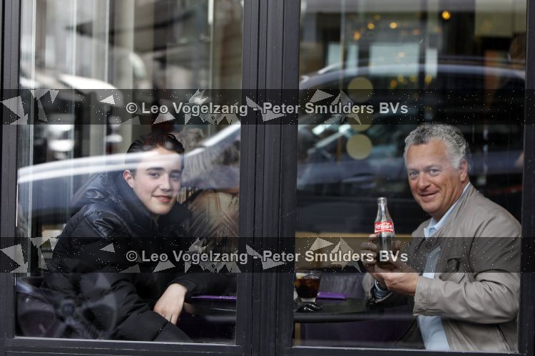Amsterdam 27 maart 2010
Bram en Nathan Moszkowicz drinken een cola tje op de pc hooftstraat.
Peter Smulders bv