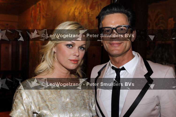 Amsterdam 12 april 2010
Premiere de gelukkige huisvrouw in Tuschinski. Bridget Maasland met stylist
Peter Smulders bv