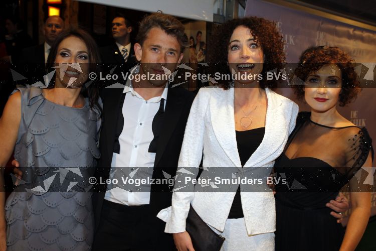 Amsterdam 12 april 2010
Premiere de gelukkige huisvrouw in Tuschinski. cast oa Waldemar Torenstra Carice v Houten Antoinette Beumer en schrijfster Heleen v Royen
Peter Smulders bv