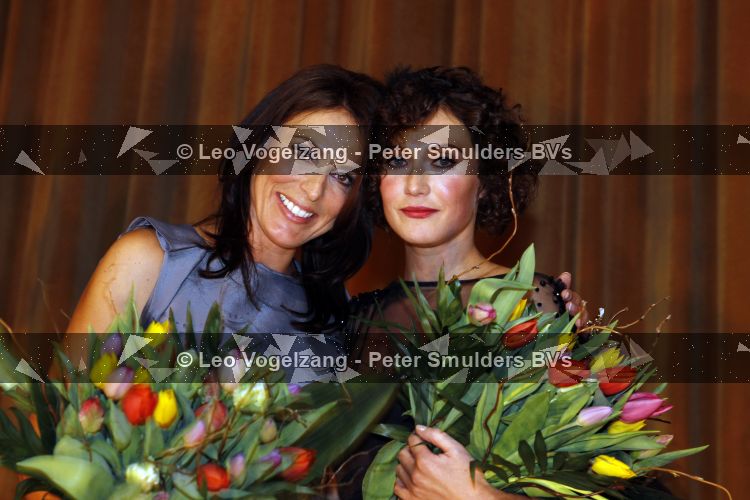 Amsterdam 12 april 2010
Premiere de gelukkige huisvrouw in Tuschinski. cast oa Waldemar Torenstra Carice v Houten Antoinette Beumer en schrijfster Heleen v Royen
Peter Smulders bv