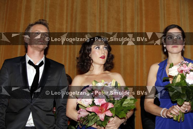 Amsterdam 16 november 2009
Premiere komt een vrouw bij de dochter in Tuschinski. Barry Atsma met Anna Drijver en Carice v Houten
Peter Smulders bv