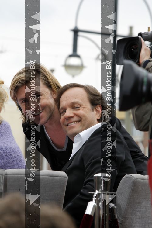 Scheveningen 11 april 2010
Premiere Mary Poppins in het circustheater. Carlo Boszhard met vriend
Peter Smulders bv