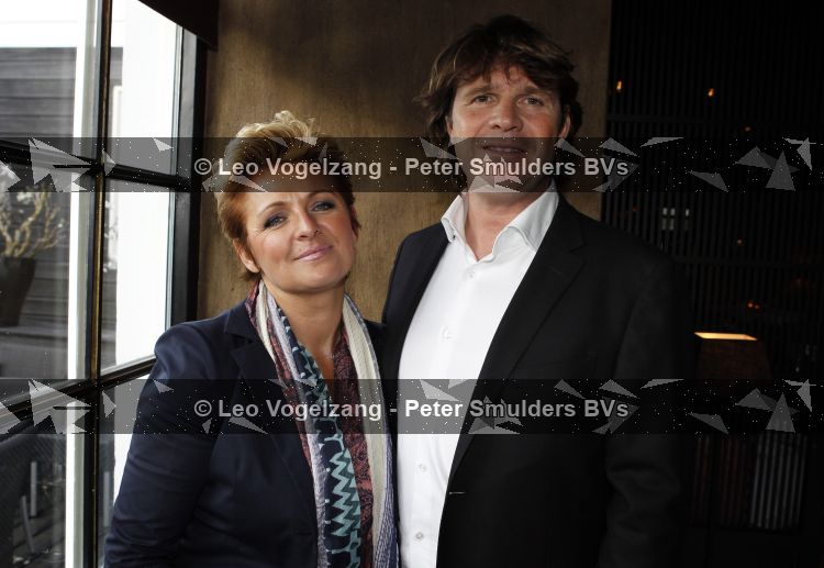 Loosdrecht 9 april 2010
Surprise feestje voor Monique des Bouvrie georganiseerd door haar man Jan des Bouvrie bij Fitou in Loosdrecht. Caroline Tensen met vriend Peter Gallas
Peter Smulders bv