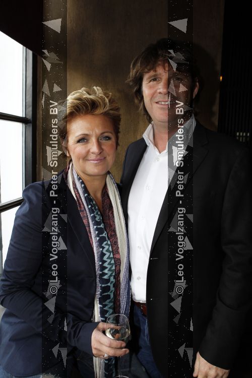 Loosdrecht 9 april 2010
Surprise feestje voor Monique des Bouvrie georganiseerd door haar man Jan des Bouvrie bij Fitou in Loosdrecht. Caroline Tensen met vriend Peter Gallas
Peter Smulders bv
