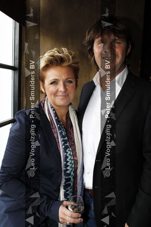 Loosdrecht 9 april 2010
Surprise feestje voor Monique des Bouvrie georganiseerd door haar man Jan des Bouvrie bij Fitou in Loosdrecht. Caroline Tensen met vriend Peter Gallas
Peter Smulders bv