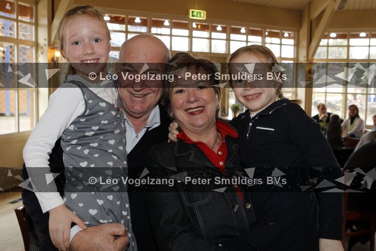 Harderwijk 20 maart 2010
Premiere show in het dolfinarium. Cas Spijkers met vrouw en kleinkinderen
Peter Smulders bv