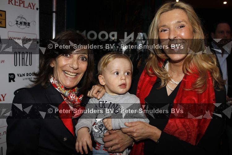 Hillegom 20 maart 2010
Modeshow dani bles. Moeder en schoonmoeder Dani Bles met zoontje
Peter Smulders bv