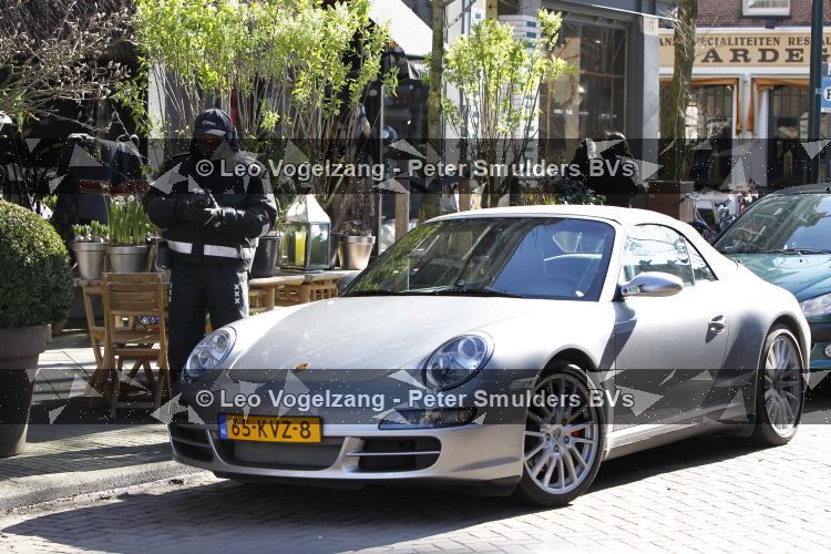 Amsterdam 10 maart 2010
Danielle Oerlemans krijgt bekeuring voor niet betaald parkeren op de cornelis schuytstraat. Danielle rijdt in porsche 911 cabrio.
Peter Smulders bv