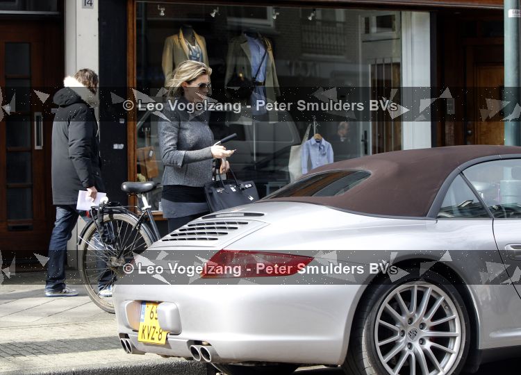 Amsterdam 10 maart 2010
Danielle Oerlemans krijgt bekeuring voor niet betaald parkeren op de cornelis schuytstraat. Danielle rijdt in porsche 911 cabrio.
Peter Smulders bv