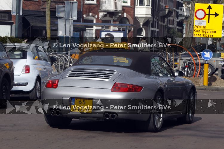 Amsterdam 10 maart 2010
Danielle Oerlemans krijgt bekeuring voor niet betaald parkeren op de cornelis schuytstraat. Danielle rijdt in porsche 911 cabrio.
Peter Smulders bv