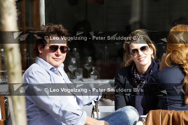 Amsterdam 23 maart 2010
Leco v Zadelhoff en Danielle Overgaag Oerlemans samen op terras.
Peter Smulders bv